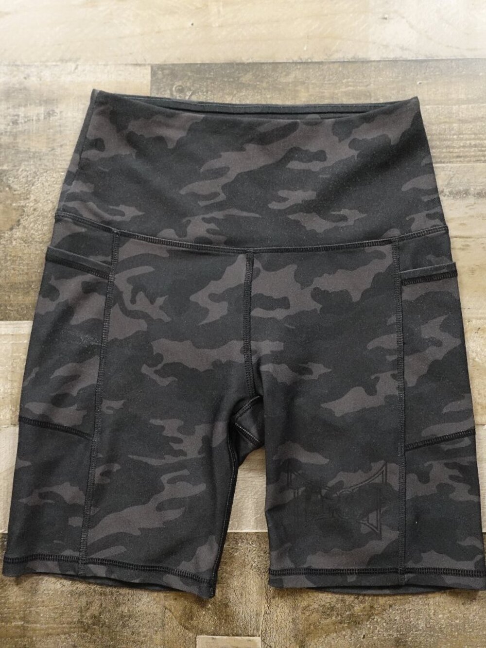 WWE Tapout Camo Biker Shorts Women’s Small Black Gray 7" Inseam Athletic